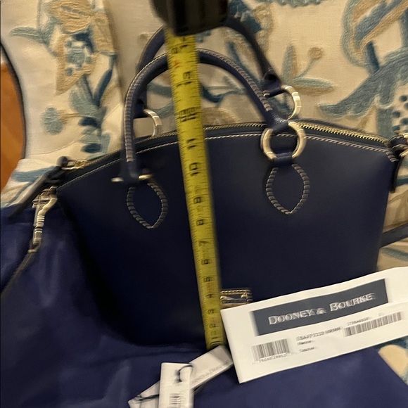 Dooney and Bourke purse - Picture 3 of 7